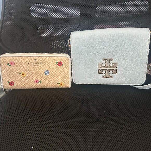 Tory Burch Women's Britten Combo Crossbody Bag and Staci Garden Bouquet Wallet - Picture 1 of 7